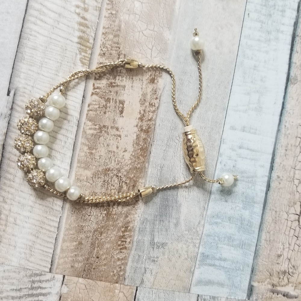 bracelet with pearls